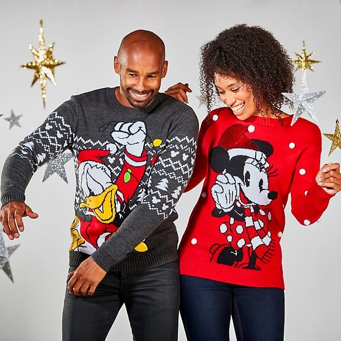 Disney Boutique // Disney Store Pull De Noël Minnie Pour Adultes, Collection Holiday Cheer 2 Disney Boutique // Disney Store Pull De Noël Minnie Pour Adultes, Collection Holiday Cheer – Image 2
