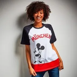 Disney Magasin Paris // Disney Store T-shirt Mickey München Pour Adultes 7 Disney Magasin Paris // Disney Store T-shirt Mickey München Pour Adultes -Pas Cher Déguisements Magasin disney magasin paris disney store t shirt mickey munchen pour adultes 33