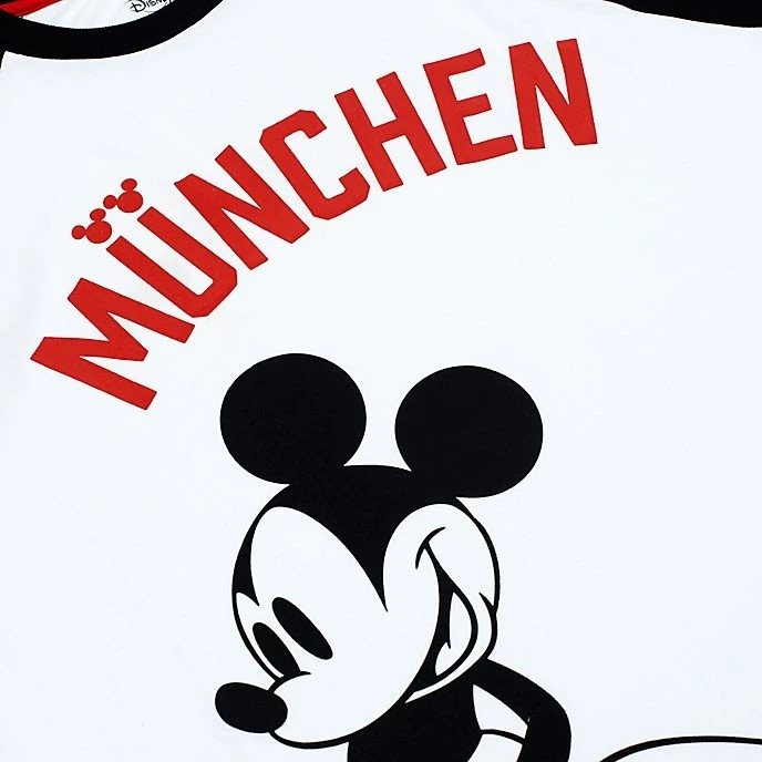 Disney Magasin Paris // Disney Store T-shirt Mickey München Pour Adultes 4 Disney Magasin Paris // Disney Store T-shirt Mickey München Pour Adultes – Image 4