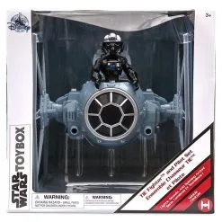 Disney Promo // Disney Store Ensemble Pilote Et Intercepteur TIE Star Wars Toybox -Pas Cher Déguisements Magasin disney promo disney store ensemble pilote et intercepteur tie star wars toybox 33