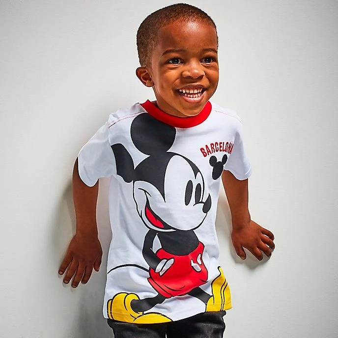 Disney Store // Disney Store T-shirt Mickey Barcelone Pour Enfants 2 Disney Store // Disney Store T-shirt Mickey Barcelone Pour Enfants – Image 2