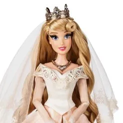 Disney Store France // Disney Store Coffret De Poupées En édition Limitée Aurore Et Prince Philippe -Pas Cher Déguisements Magasin disney store france disney store coffret de poupees en edition limitee aurore et prince philippe 35