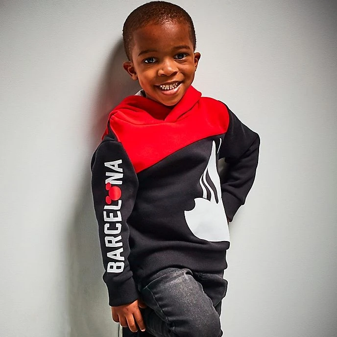 Magasin Disney // Disney Store Sweatshirt à Capuche Mickey Barcelone Pour Enfants 2 Magasin Disney // Disney Store Sweatshirt à Capuche Mickey Barcelone Pour Enfants – Image 2